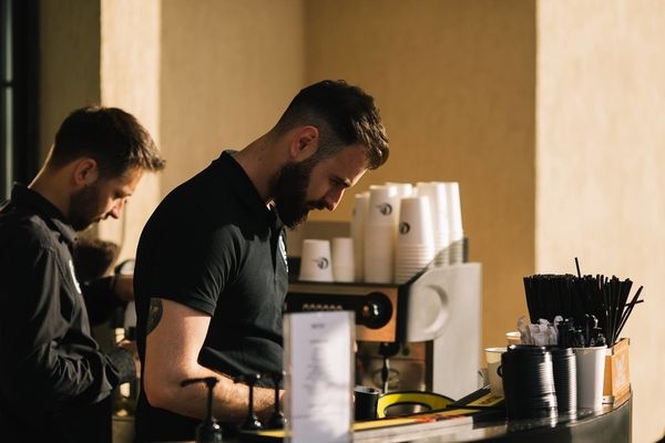 Coffee Bar mobil cu cafea de specialitate pentru nunți și evenimente în județul Mureș și Alba
